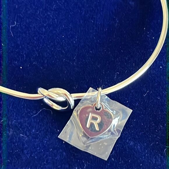 Letter R Silver Bracelet - Picture 2 of 3